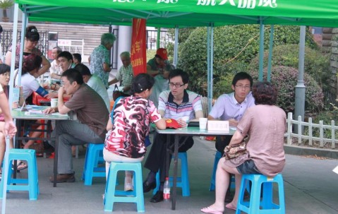 我所律师参加市、区两级机关广场服务活动
