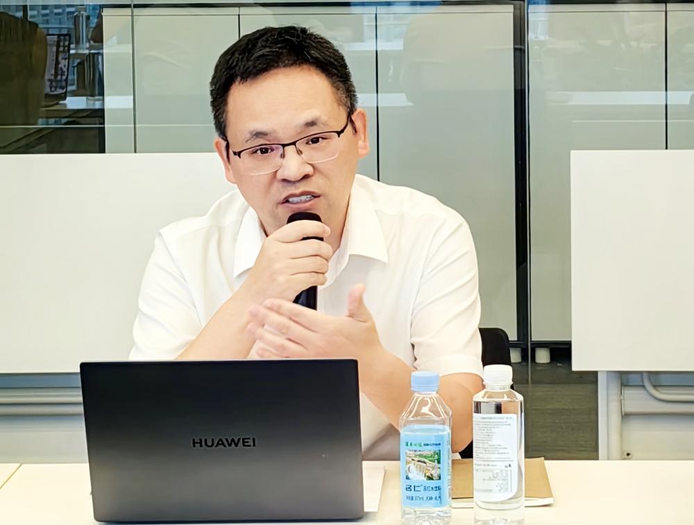 江斌_副本.jpg 江斌_副本.jpg