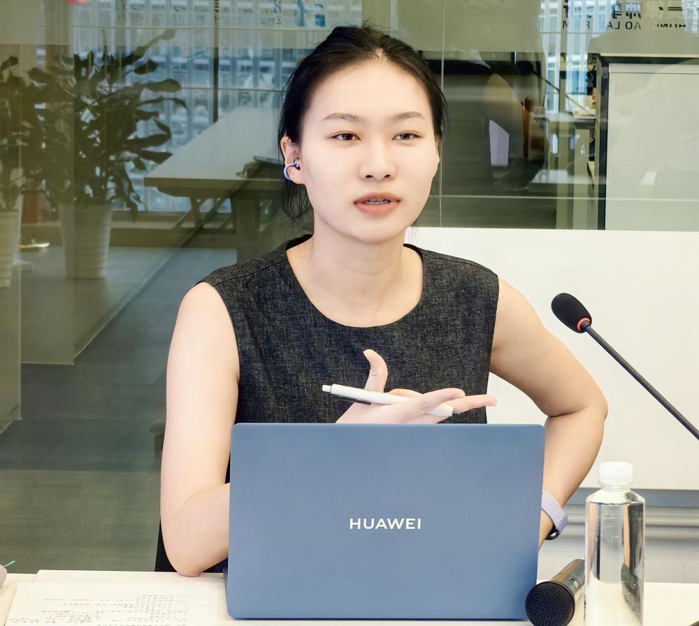 陈红_副本.jpg 陈红_副本.jpg