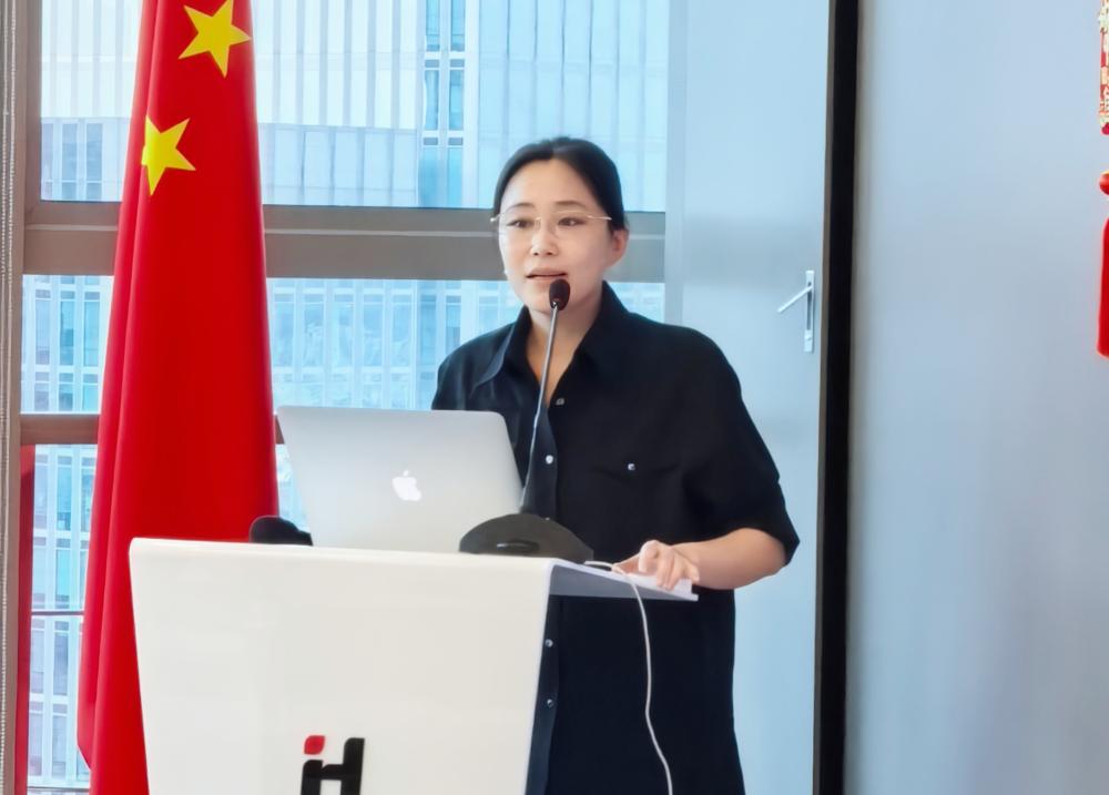 张文月_副本.jpg 张文月_副本.jpg