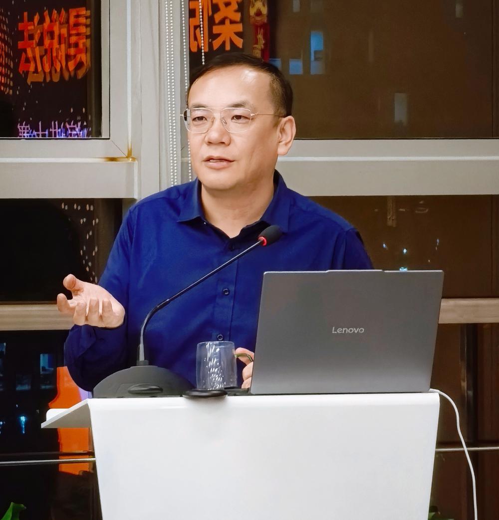 郑毓秋.jpg