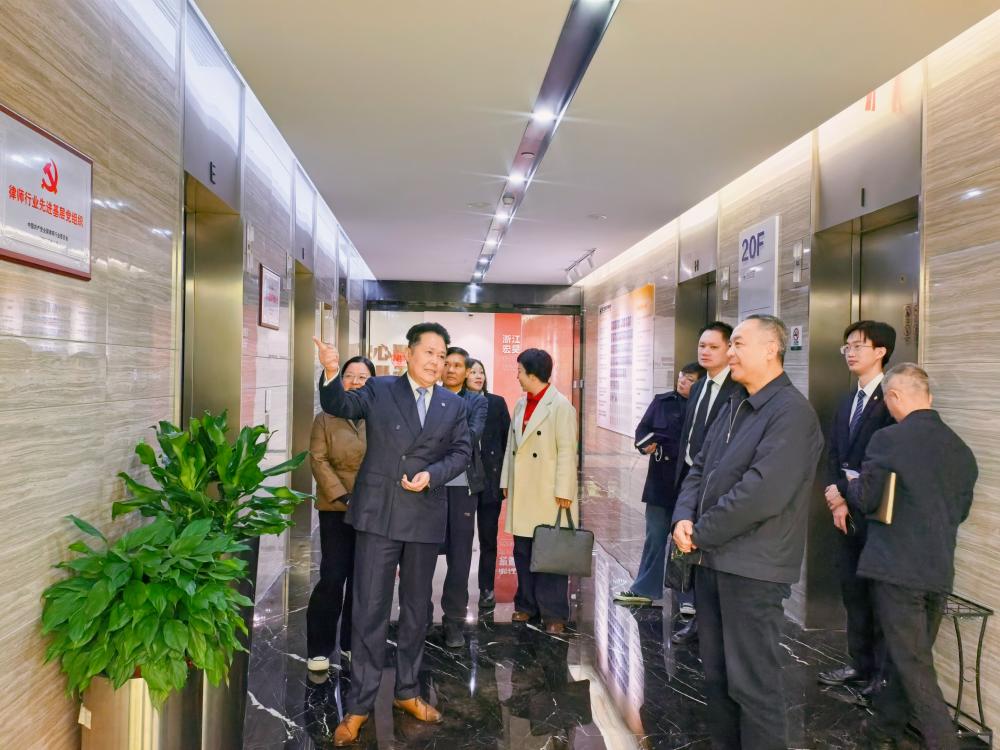 视察1.jpg 视察1.jpg