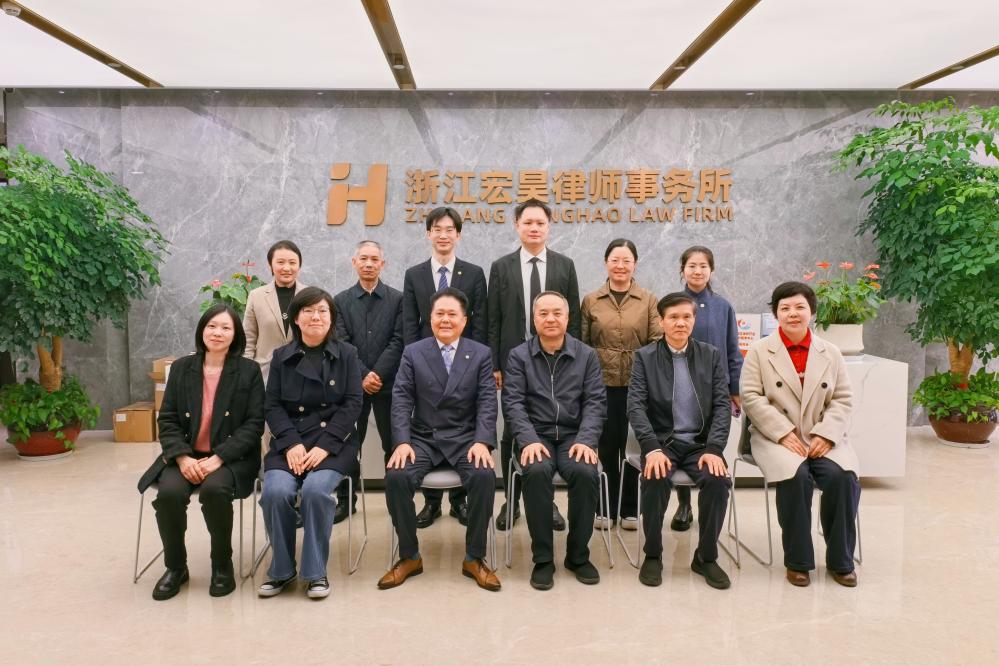 合影_副本.jpg 合影_副本.jpg