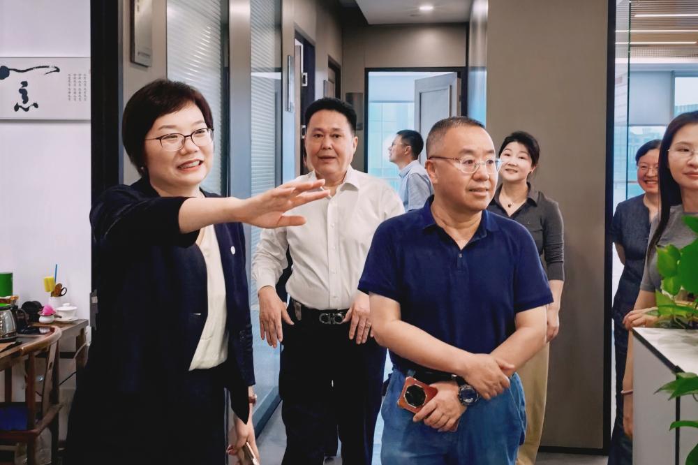 走访2_副本.jpg 走访2_副本.jpg