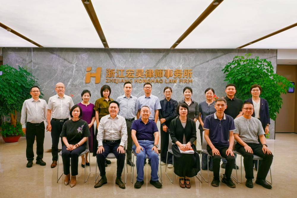 合影_副本.jpg 合影_副本.jpg