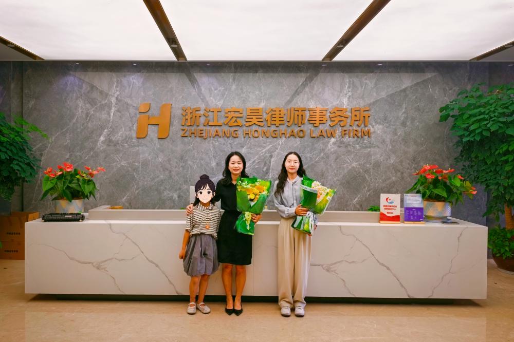 冯莉鲜花（人脸遮挡）.jpg