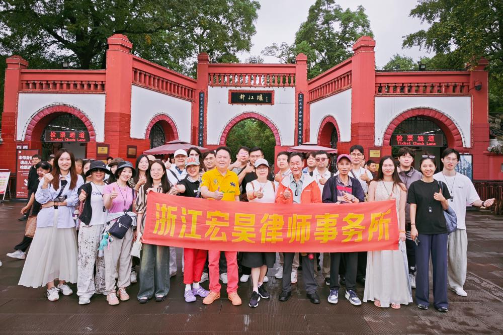 都江堰合照_副本.jpg 都江堰合照_副本.jpg